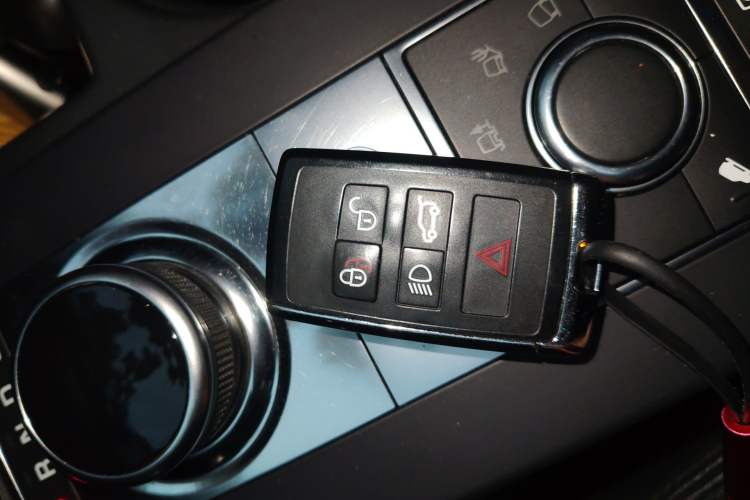 Used Land Rover Discovery 2018 3.0 SC V6 SE Vehicle Key