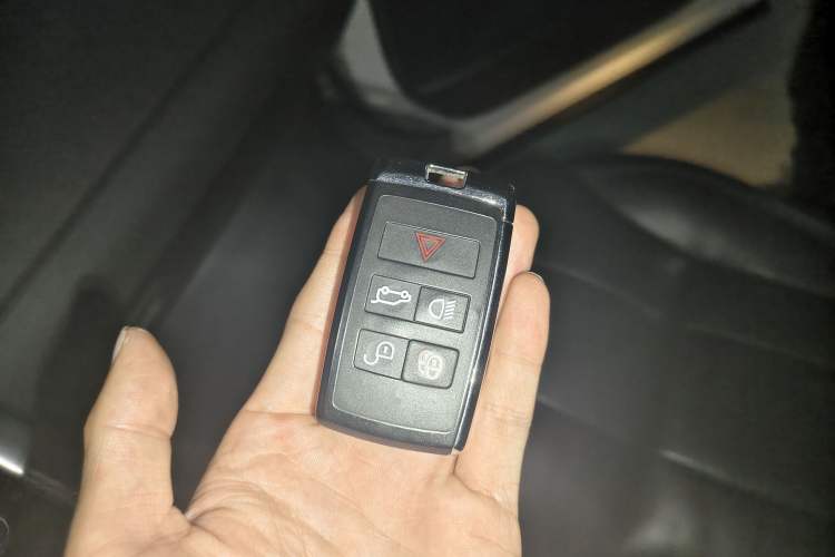 Used Land Rover Discovery 2018 3.0 SC V6 HSE Vehicle Key