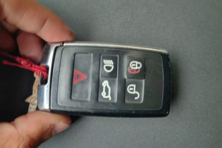 Used Land Rover Discovery 2018 3.0 SC V6 HSE Vehicle Key