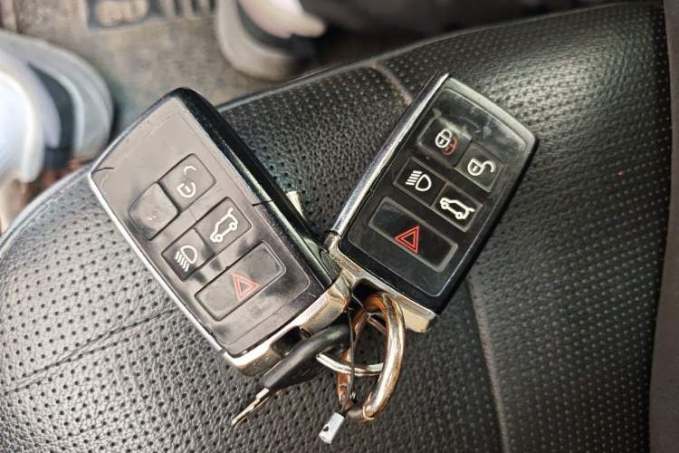 Used Land Rover Discovery 2018 3.0 SC V6 HSE Vehicle Key