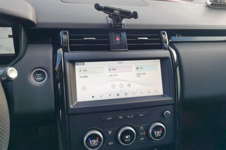 Used Land Rover Discovery 2019 3.0 SC V6 SE Audio And AC Panel