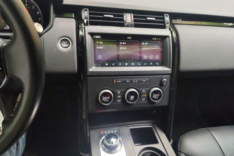 Used Land Rover Discovery 2019 3.0 SC V6 SE Audio And AC Panel