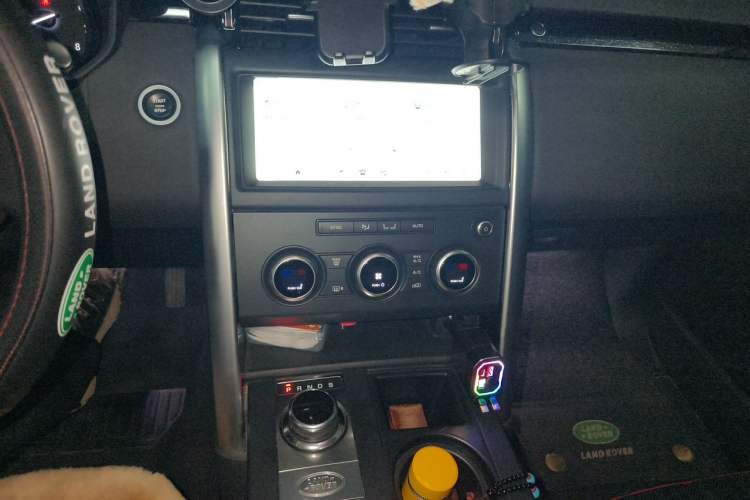 Used Land Rover Discovery 2019 3.0 SC V6 SE Audio And AC Panel