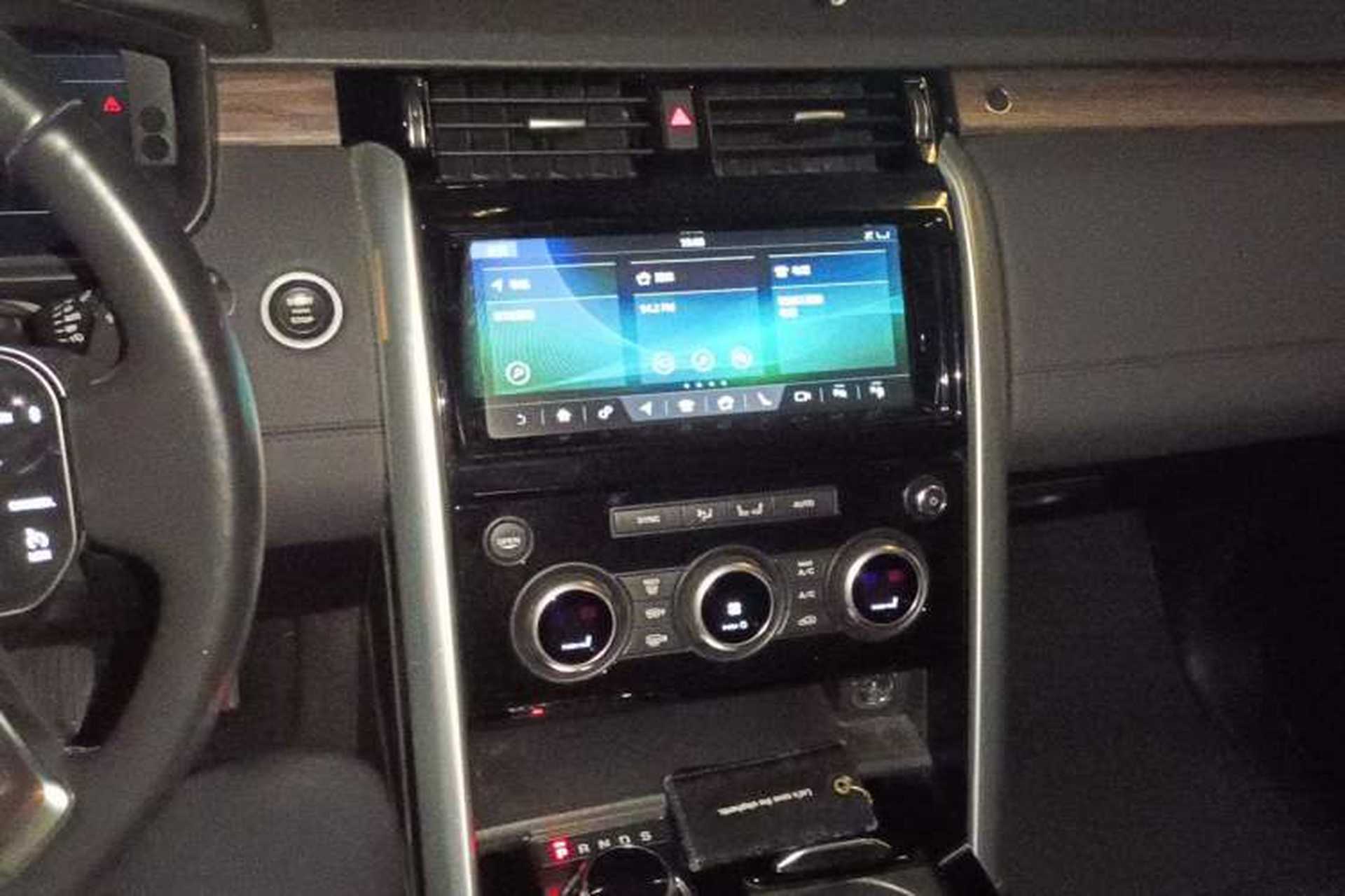 Used Land Rover Discovery 2019 2.0T HSE Audio And AC Panel