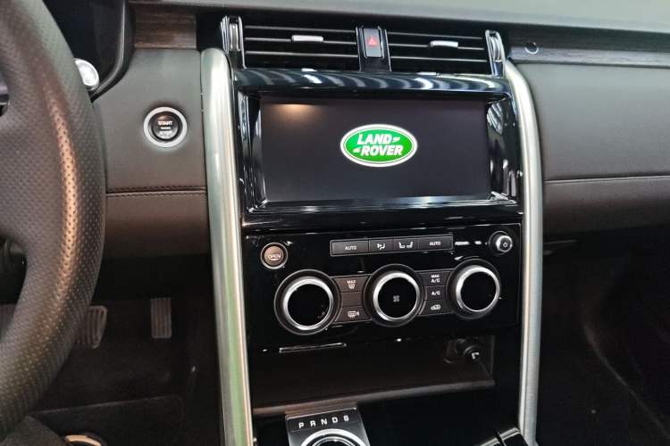 Used Land Rover Discovery 2019 3.0 SC V6 HSE Audio And AC Panel