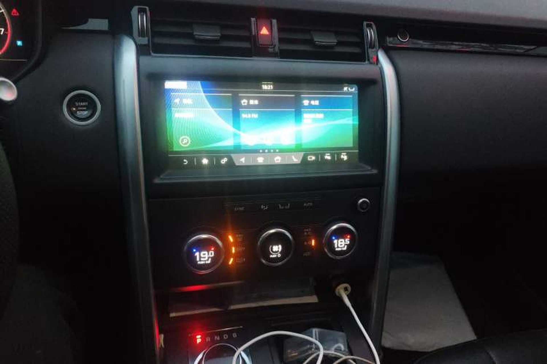 Used Land Rover Discovery 2019 3.0 SC V6 SE Audio And AC Panel