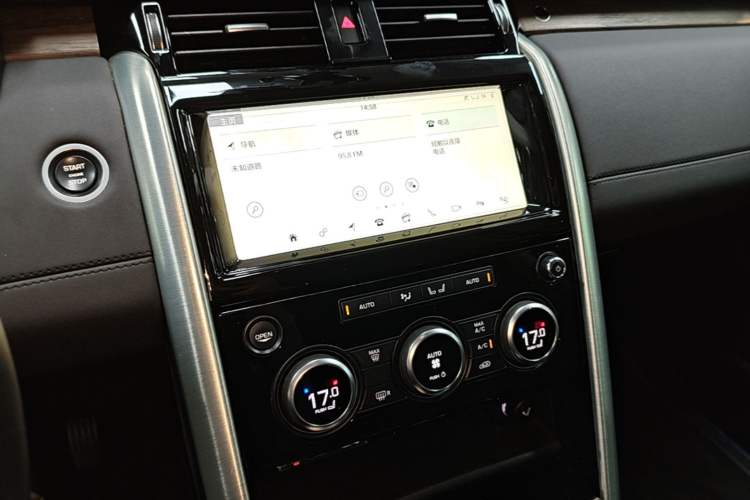 Used Land Rover Discovery 2019 3.0 SC V6 HSE Audio And AC Panel