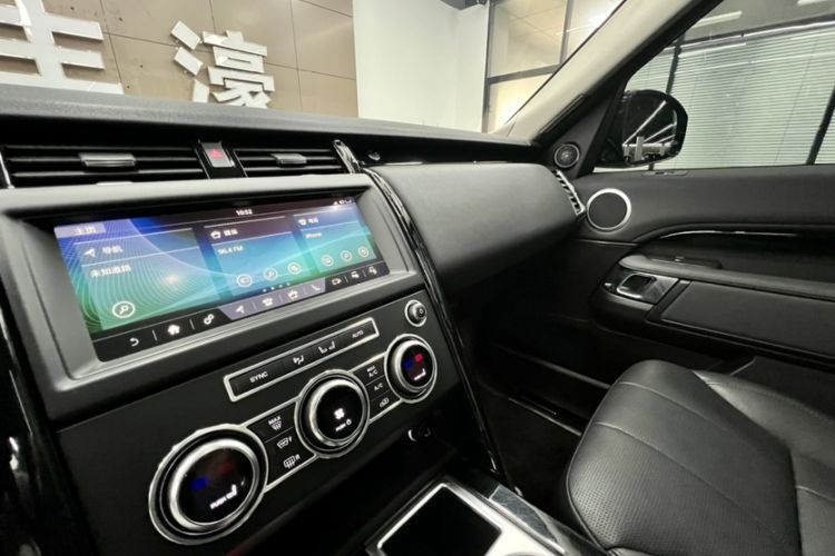 Used Land Rover Discovery 2019 3.0 SC V6 SE Audio And AC Panel
