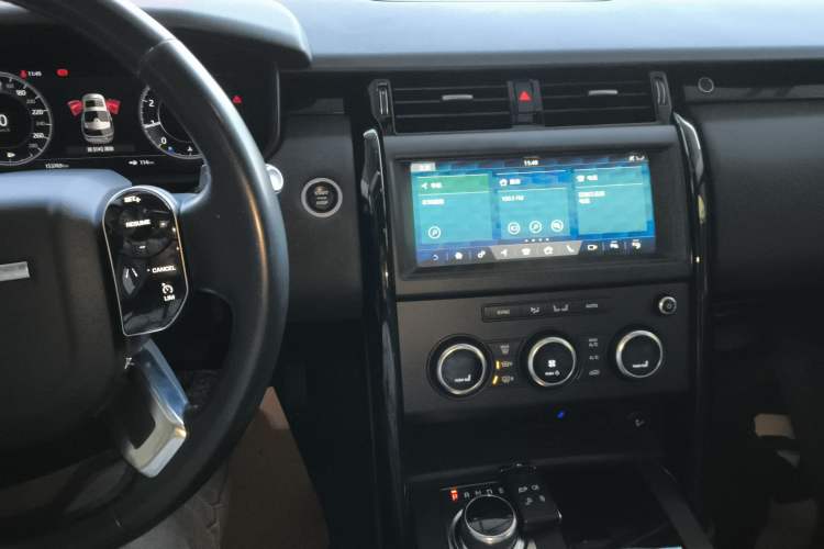 Used Land Rover Discovery 2019 3.0 SC V6 SE Audio And AC Panel