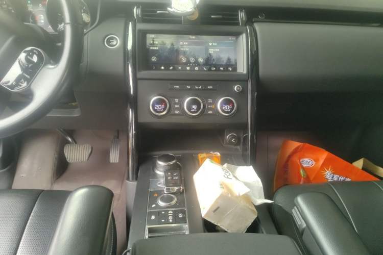 Used Land Rover Discovery 2019 2.0T SE Audio And AC Panel