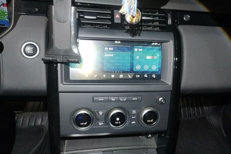 Used Land Rover Discovery 2019 2.0T SE Audio And AC Panel