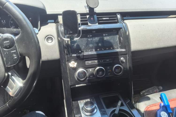 Used Land Rover Discovery 2019 3.0 SC V6 SE Audio And AC Panel