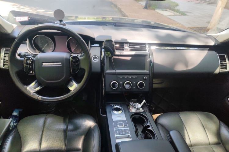 Used Land Rover Discovery 2019 3.0 SC V6 SE Center Console
