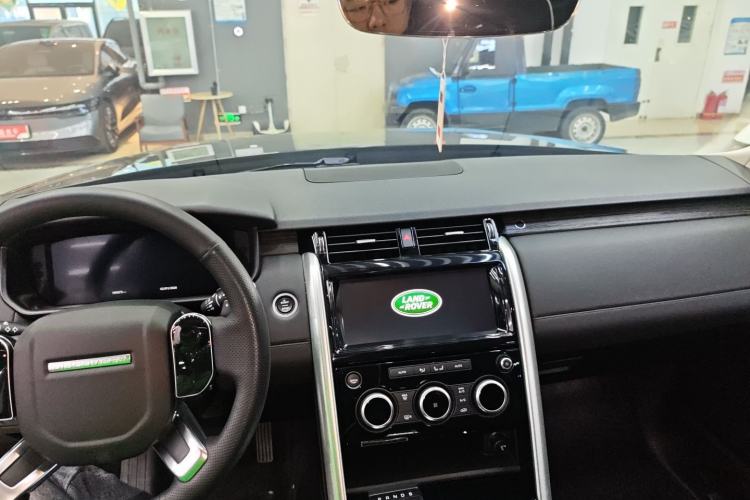 Used Land Rover Discovery 2019 3.0 SC V6 HSE Center Console