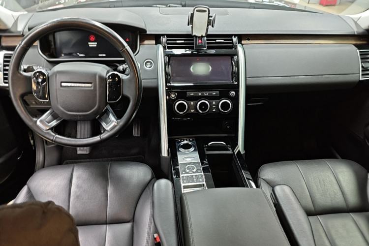 Used Land Rover Discovery 2019 3.0 SC V6 HSE Center Console