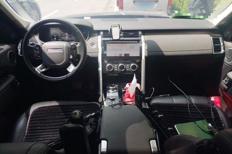 Used Land Rover Discovery 2019 2.0T HSE Center Console
