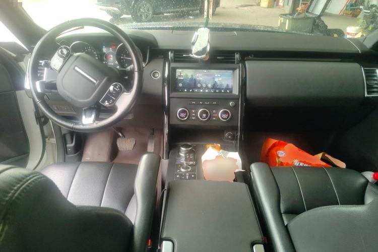 Used Land Rover Discovery 2019 2.0T SE Center Console