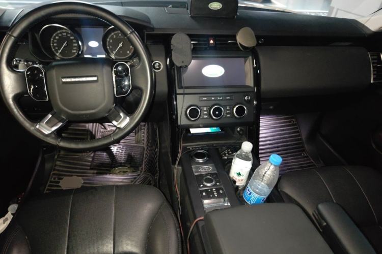Used Land Rover Discovery 2019 3.0 SC V6 SE Center Console
