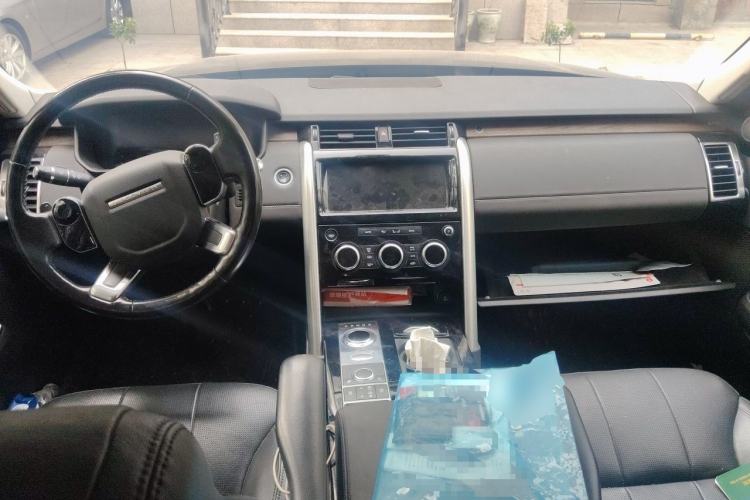 Used Land Rover Discovery 2019 3.0 SC V6 HSE Center Console