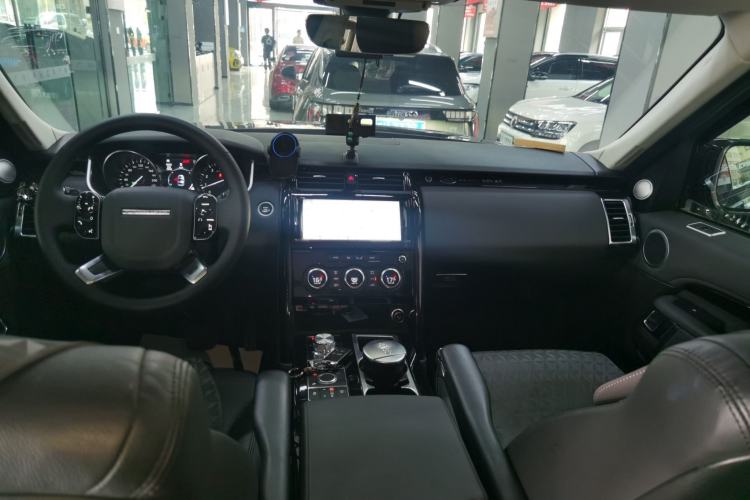 Used Land Rover Discovery 2019 2.0T SE Center Console