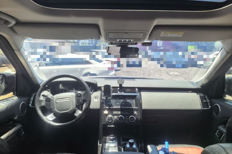 Used Land Rover Discovery 2019 3.0 SC V6 SE Center Console