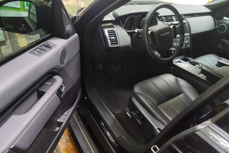 Used Land Rover Discovery 2019 3.0 SC V6 SE Driver Seat