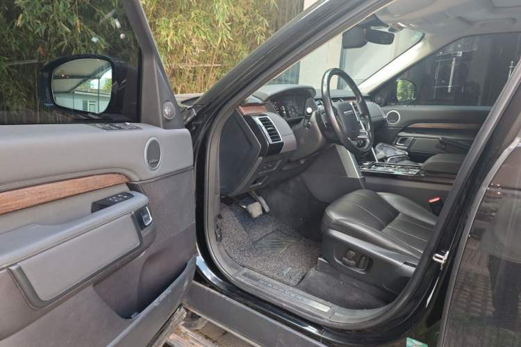 Used Land Rover Discovery 2019 3.0 SC V6 HSE Driver Seat