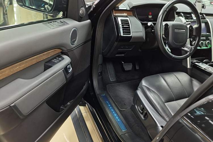 Used Land Rover Discovery 2019 3.0 SC V6 HSE Driver Seat