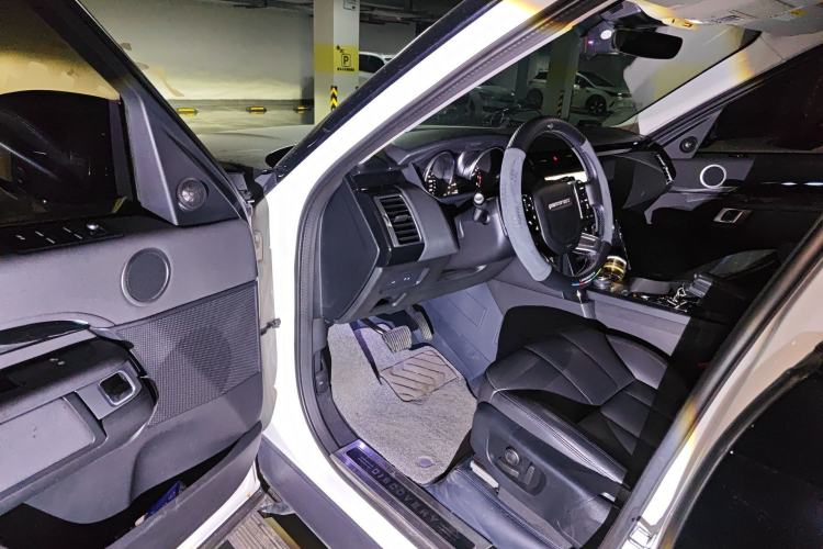 Used Land Rover Discovery 2019 2.0T SE Driver Seat