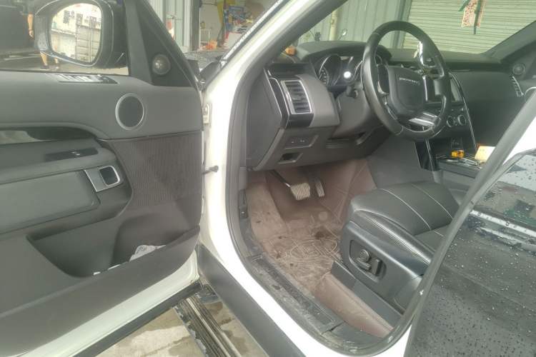 Used Land Rover Discovery 2019 2.0T SE Driver Seat