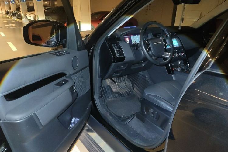 Used Land Rover Discovery 2019 2.0T SE Driver Seat