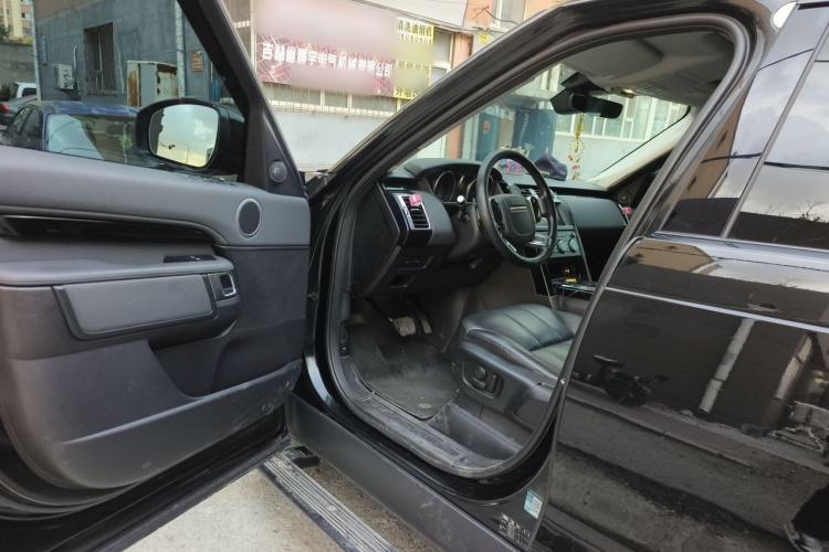 Used Land Rover Discovery 2019 3.0 SC V6 SE Driver Seat