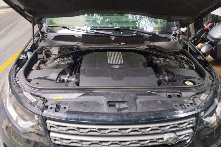 Used Land Rover Discovery 2019 3.0 SC V6 SE Engine Bay