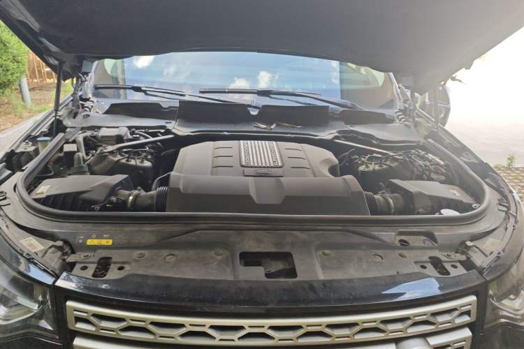 Used Land Rover Discovery 2019 3.0 SC V6 HSE Engine Bay