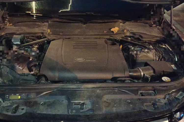 Used Land Rover Discovery 2019 2.0T HSE Engine Bay