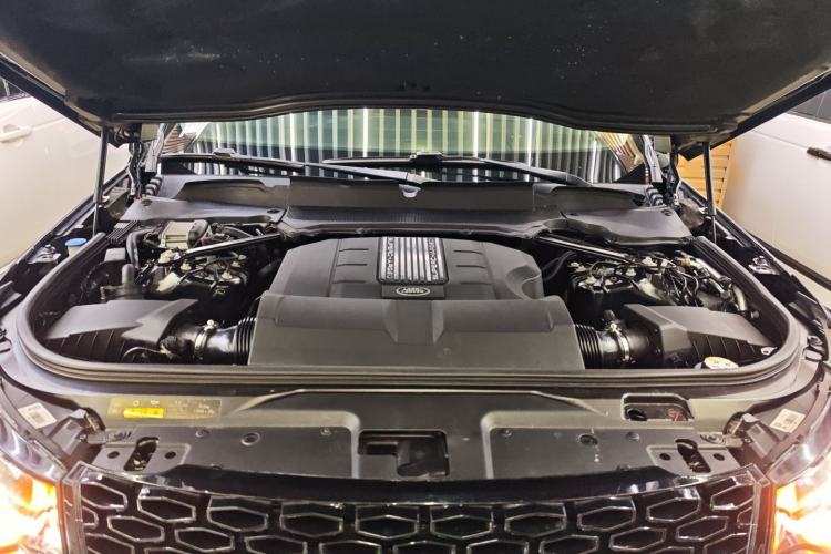 Used Land Rover Discovery 2019 3.0 SC V6 HSE Engine Bay