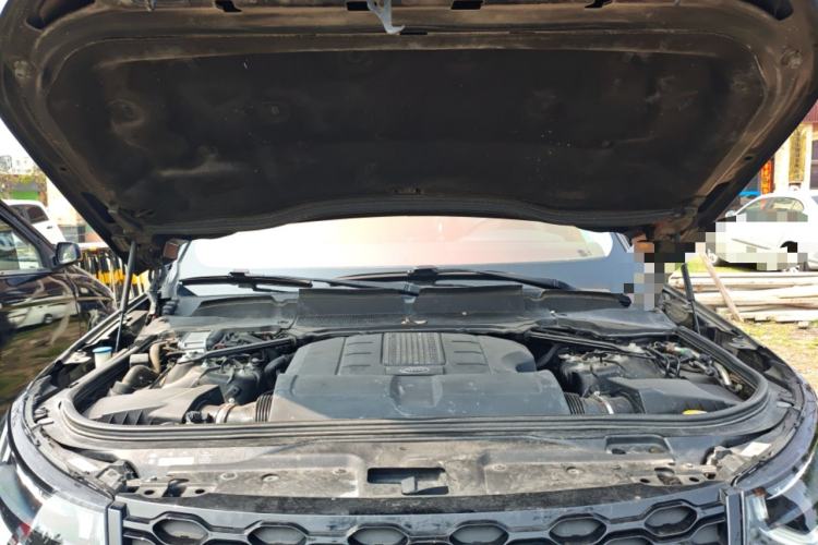 Used Land Rover Discovery 2019 3.0 SC V6 HSE Engine Bay
