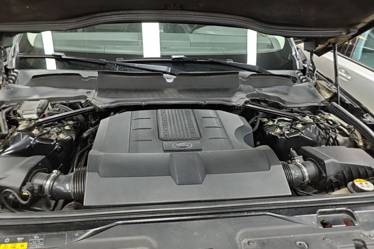 Used Land Rover Discovery 2019 3.0 SC V6 HSE Engine Bay