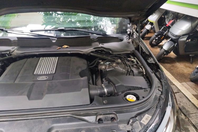 Used Land Rover Discovery 2019 3.0 SC V6 SE Engine Bay Left