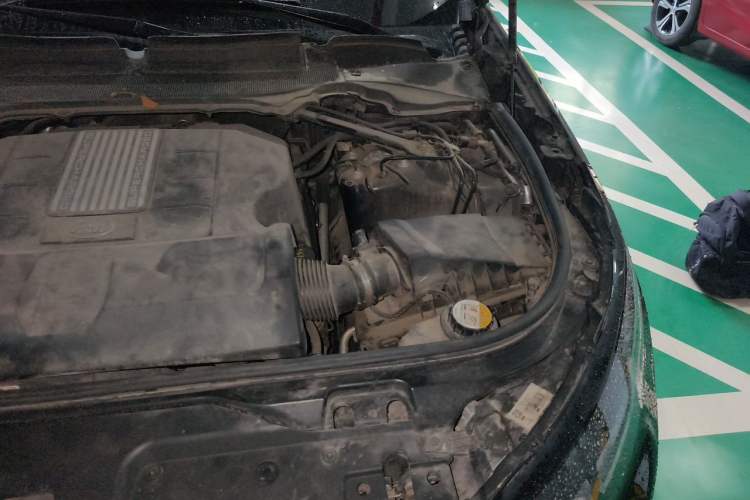 Used Land Rover Discovery 2019 3.0 SC V6 SE Engine Bay Left