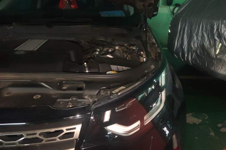 Used Land Rover Discovery 2019 3.0 SC V6 SE Engine Bay Left