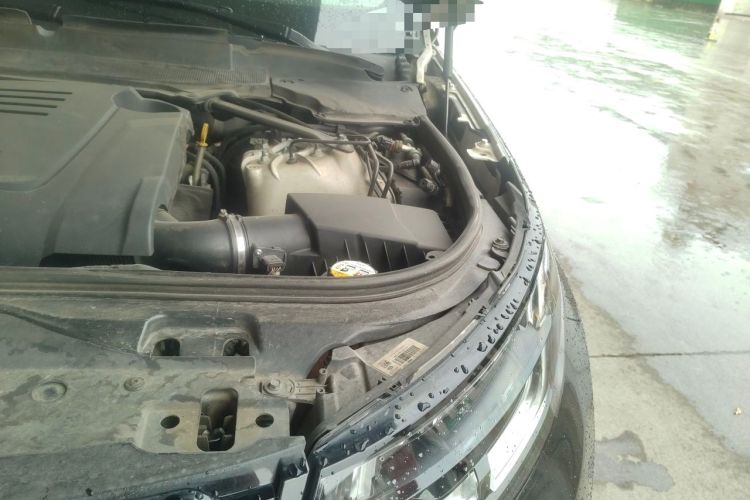 Used Land Rover Discovery 2019 2.0T SE Engine Bay Left
