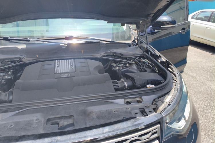 Used Land Rover Discovery 2019 3.0 SC V6 SE Engine Bay Left