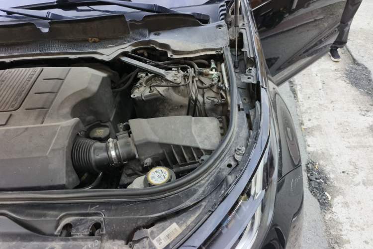 Used Land Rover Discovery 2019 3.0 SC V6 SE Engine Bay Left