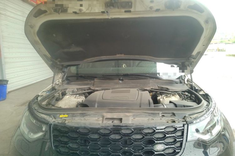 Used Land Rover Discovery 2019 2.0T SE Engine Bay