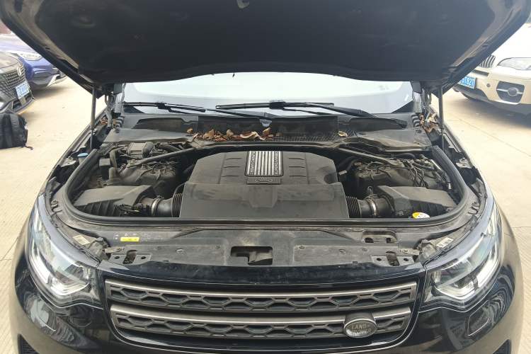 Used Land Rover Discovery 2019 3.0 SC V6 SE Engine Bay