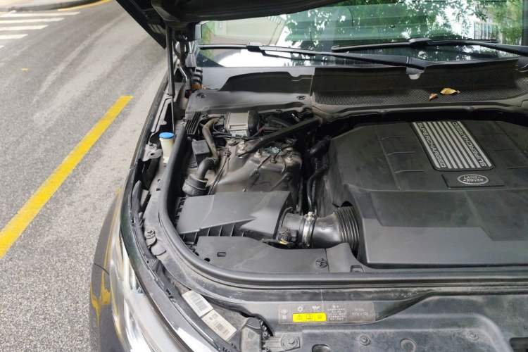 Used Land Rover Discovery 2019 3.0 SC V6 SE Engine Bay Right