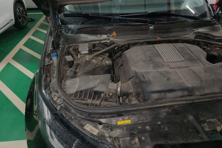 Used Land Rover Discovery 2019 3.0 SC V6 SE Engine Bay Right
