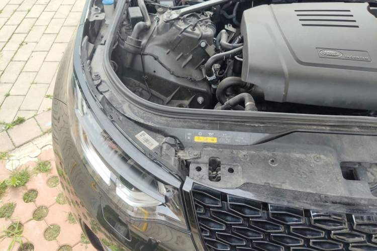 Used Land Rover Discovery 2019 2.0T HSE Engine Bay Right