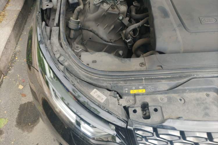 Used Land Rover Discovery 2019 2.0T HSE Engine Bay Right